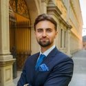 Portraitfoto: Leonard Schwozer, Gebietsleiter, Deutsche Bank Immobilien GmbH