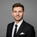 Portraitfoto: Yannick-Marcos Pust, Gebietsleiter, Deutsche Bank Immobilien GmbH