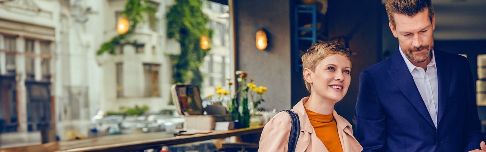 Beispielbild für ein Verkaufsgespräch eines Deutsche Bank Immobilien Maklers