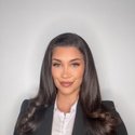 Portraitfoto: Betül Biyikli, Gebietsleiterin, Deutsche Bank Immobilien GmbH