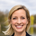 Portraitfoto: Anne Bayer, Senior Immobilienberaterin, Deutsche Bank Immobilien GmbH