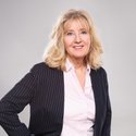 Portraitfoto: Gisela Maria Hiller, Vertriebsleiterin, Deutsche Bank Immobilien GmbH