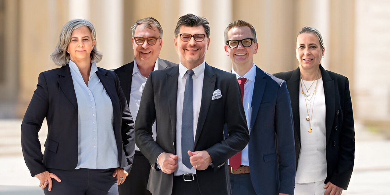 Teamfoto: Hamburg Alster - mit Altstadt, Eppendorf, Harvestehude, HH-Zentrum, Rotherbaum, St. Georg, Uhlenhorst, Winterhude, Zentrum/HafenCity