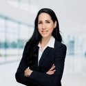 Portraitfoto: Safiye Arslanbas, Gebietsleiterin, Deutsche Bank Immobilien GmbH