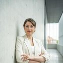 Portraitfoto: Yasmin Fay, Gebietsleiterin, Deutsche Bank Immobilien GmbH
