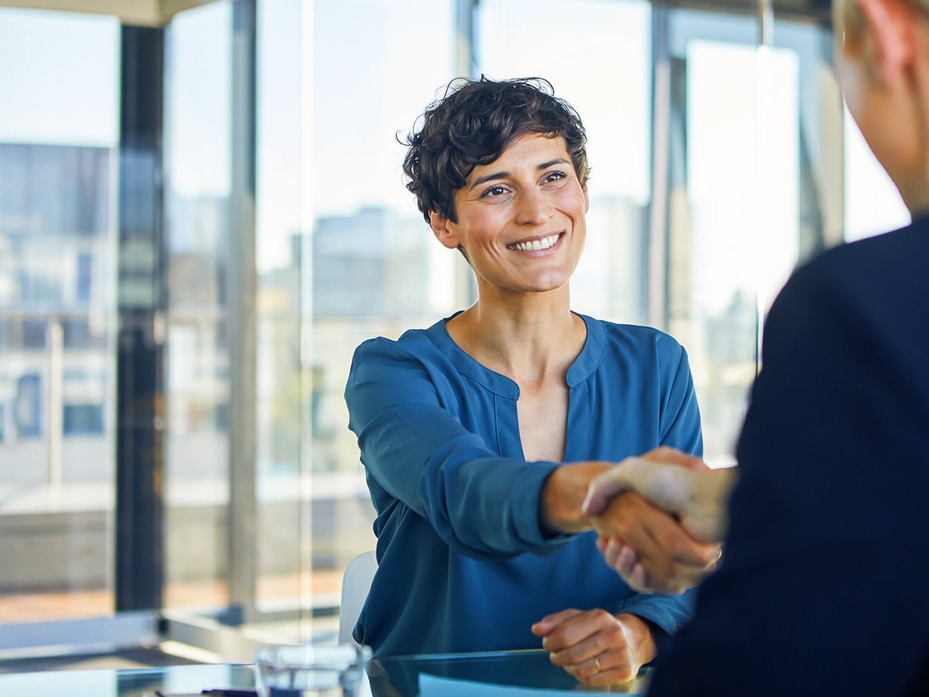 Beispielbild Begrüßung, indoor