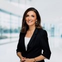 Portraitfoto: Hülya Mosthaf, Gebietsleiterin, Deutsche Bank Immobilien GmbH