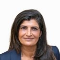 Portraitfoto: Hengameh Raoufi, Gebietsleiterin, Deutsche Bank Immobilien GmbH