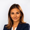 Portraitfoto: Julia Miller, Nebenberufliche Immobilienberaterin, Deutsche Bank Immobilien GmbH