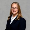 Portraitfoto: Julia Döz, Gebietsleiterin, Deutsche Bank Immobilien GmbH