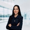 Portraitfoto: Safiye Arslanbas, Gebietsleiterin, Deutsche Bank Immobilien GmbH