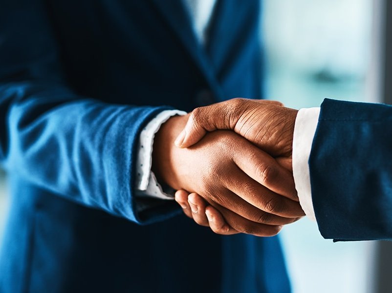 Beispielbild Händedruck bei dem Geschäftsabschluss