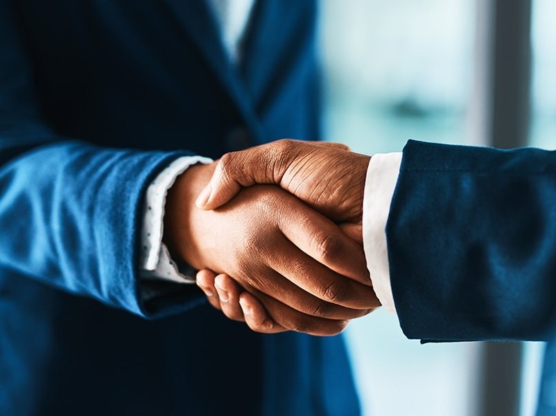 Beispielbild Händedruck bei dem Geschäftsabschluss