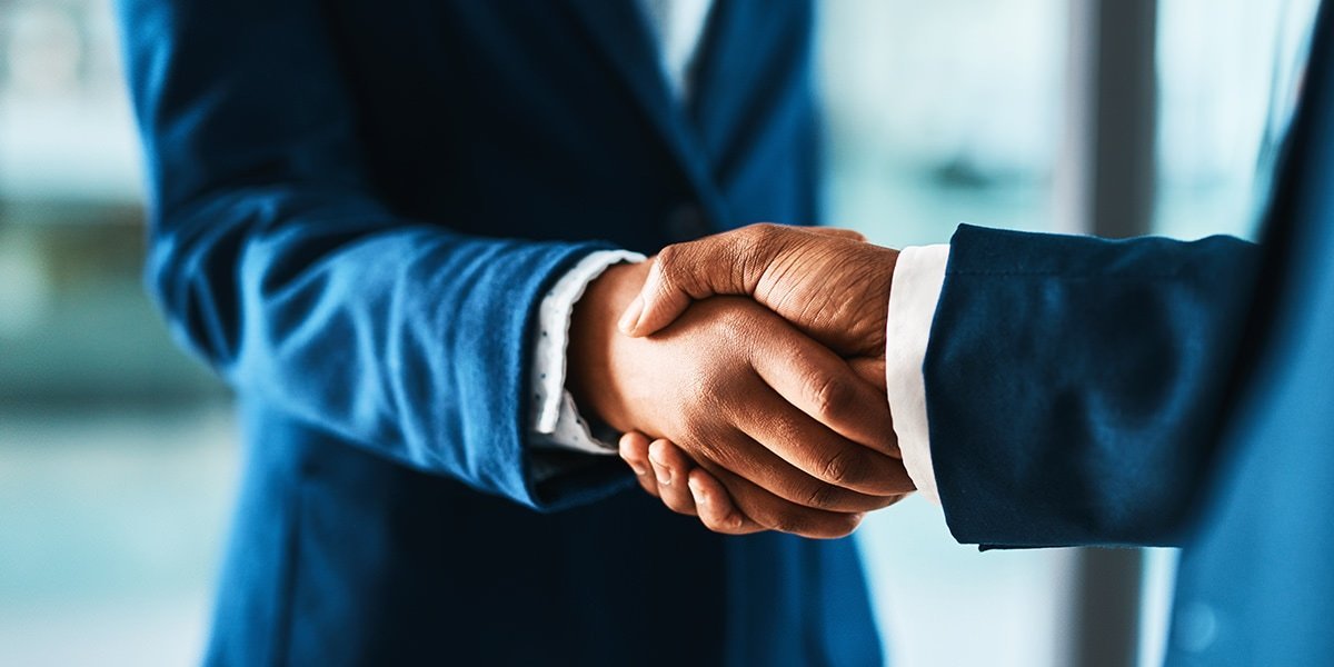 Beispielbild Händedruck bei dem Geschäftsabschluss