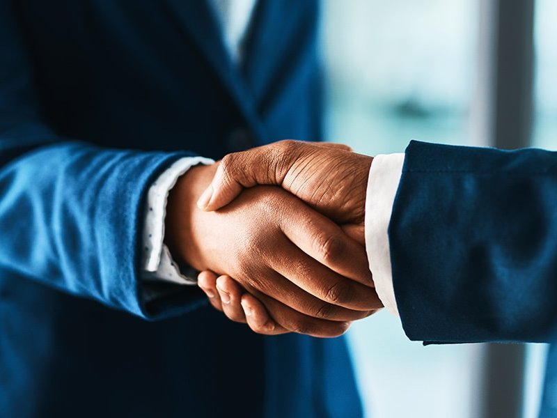Beispielbild Händedruck bei dem Geschäftsabschluss
