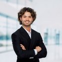 Portraitfoto: Justin Beck, Vertriebsorientierter Immobilienkaufmann, Deutsche Bank Immobilien GmbH