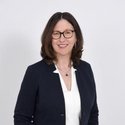 Portraitfoto: Sabine Mühlender, Nebenberufliche Immobilienberaterin, Deutsche Bank Immobilien GmbH